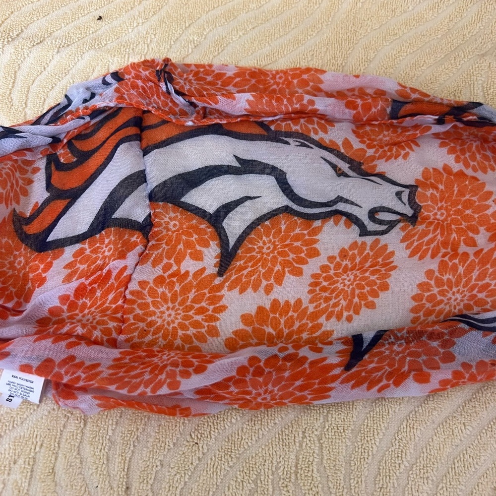 Denver Broncos Infinty Scarf - Picture 2 of 4